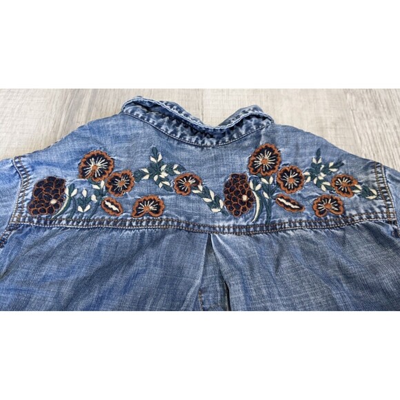 Tolani Floral Embroidered Top Button Up Sz M Medium Denim Long Sleeve Shirt - Picture 6 of 8